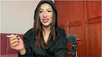 muscle,smoking,human-ashtray,big-ass,babe