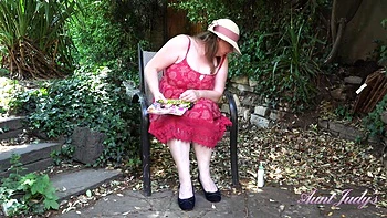 solo-female,mature,masturbation,milf,outdoor