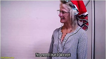 rough,granny,anus-stretch,67-years-old,glasses