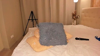 big-tits,solo,tits,babes,masturbation