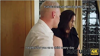 hot-older-woman,talking,shaved-pussy,chubby-mature,brunette