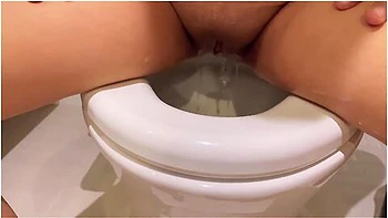pissing,masturbation,piss,solo-female,big-butt
