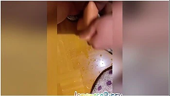 squirt,asian,solo-female,bbw,amateur