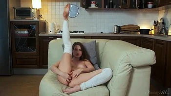 teens,solo-female,young-18,brunette,teen-18