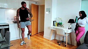 brunette,milf,foot-fetish,blowjob,amateur