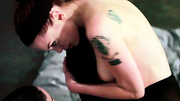 lesbian,lick,foot-fetish,brunette,babe