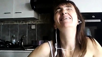 softcore,amateur,european,granny,solo