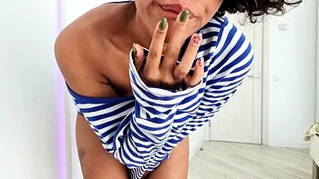 webcam,brunette,solo,softcore,masturbation