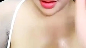 solo,milf,big-boobs,brunette,masturbation