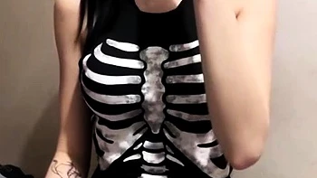 solo,brunette,masturbation,milf,close-up