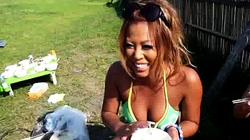 close-up,outdoor,cumshot,hardcore,milf