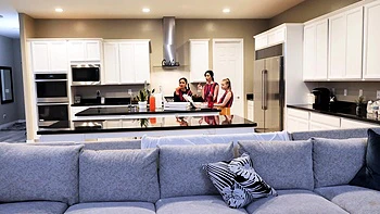 hd,hardcore,close-up,group-sex,milf