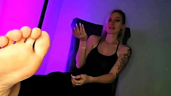 teen,blonde,softcore,foot-fetish,solo