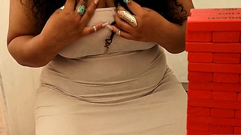 nipples,milf,solo,brunette,big-boobs