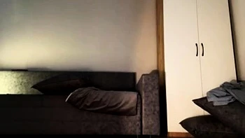 amateur,solo,webcam,brunette,fisting