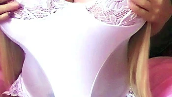 big-boobs,blonde,webcam,milf,solo