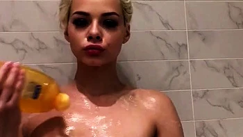 solo,teen,masturbation,small-tits,blonde