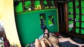 hidden-cams,brunette,amateur