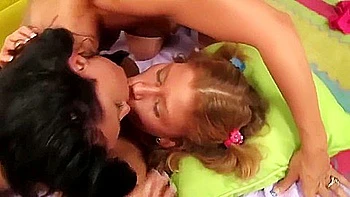 juggs,melons,big-tits,dyke,mom