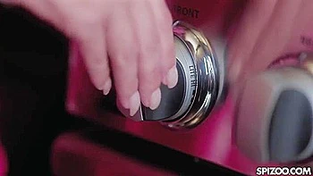 blonde,natural-tits,cunnilingus,pussy-eating,milf