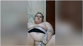 pierced,alt-girl,milf,girl-masturbating,hd