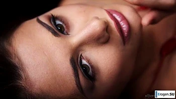 solo,striptease,brunette