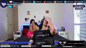 brunette,booty-shake,cunnilingus,3some,ffm