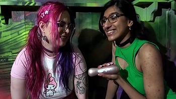 amateur,young-18,female-orgasm,threesome,toys