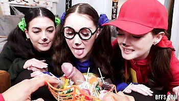 teen-18,firm-ass,oral,blowjob,doggystyle