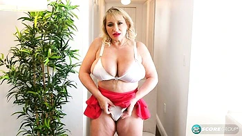 amateur,straight-hair,solo,posing,big-ass