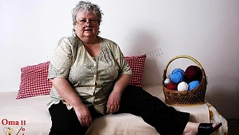 fingering,old,mature,solo,posing