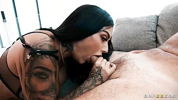 long-legs,brunette,tattooed-girl,long-hair,blowjob