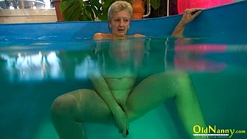 stripping,big-ass,dildo,saggy,amateur