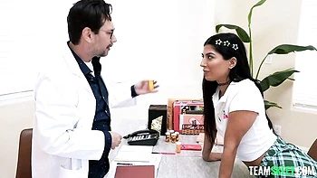 curvy,doggystyle,brunette,teen-18,side-fuck