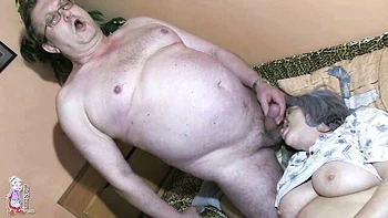 saggy,big-ass,stripping,pussy-licking,masturbation