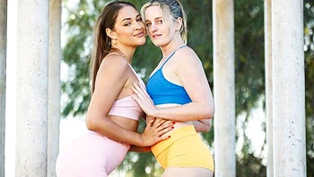 oral,skinny,medium-size-tits,lingerie,masturbation