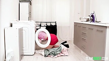 young-18,teen-18,big-cock,side-fuck,medium-size-tits