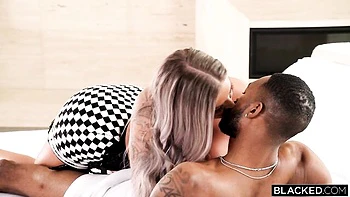 curvy,side-fuck,big-ass,doggystyle,oral