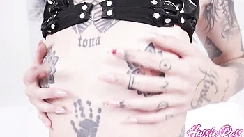 straight-hair,young-18,brunette,teen-18,curvy