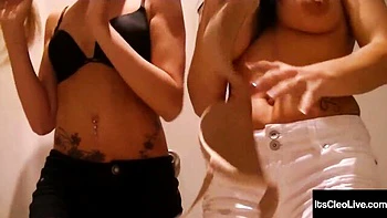 public,brunette,hd,lesbian,lesbians