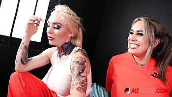 squirting,fingering,pussy-licking,hd,tattoos