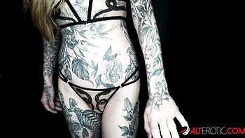 tattooed,pornstar,blowjob,shaved,petite