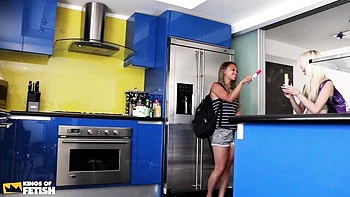 moaning,lesbian,horny-girl,fingering,pussy-licking