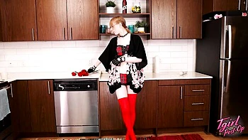 small-tits,pink-nipples,blonde,masturbate,petite