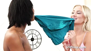 babe,pornstar,golden-showers,eating-pussy,lesbian