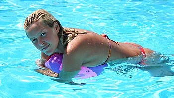 long-hair,masturbation,young-18,amateur,posing