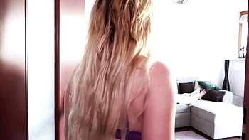 cock-sucking,girlfriend,amateur,beautiful-girl,black-stockings