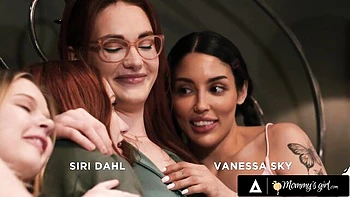 fingering,face-sitting,milf,pawg-milf,siri-dahl