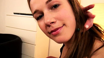 amateur,teen,small-tits,blowjob,brunette