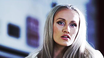 thong,pussy,doggystyle,blondes,bra